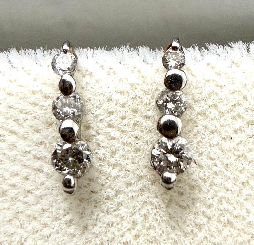 ★PT900 スリーストーンダイヤピアス★