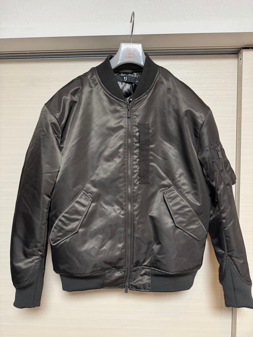 2026年　モデルユニクロ+J ハイブリッド MA-1 ダウン　L GLAY