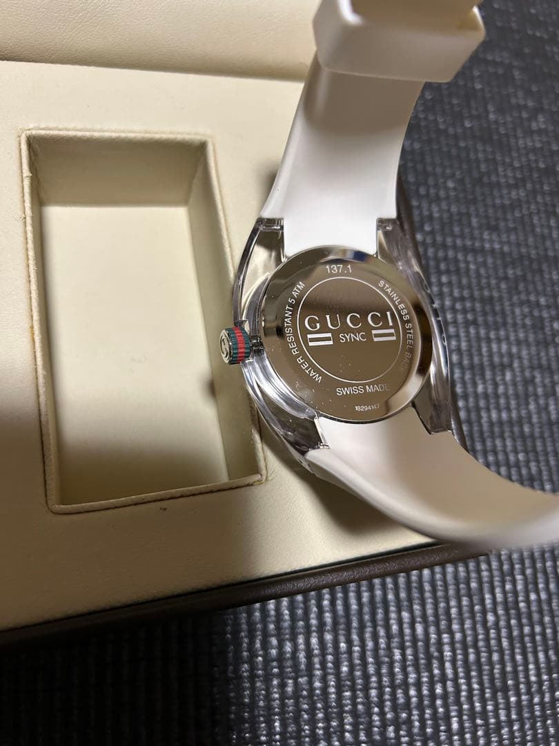 GUCCI グッチ ホワイトシリコンバンド 時計