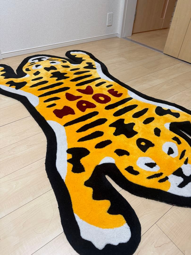 タイガーデザイン ラグ LV made記載