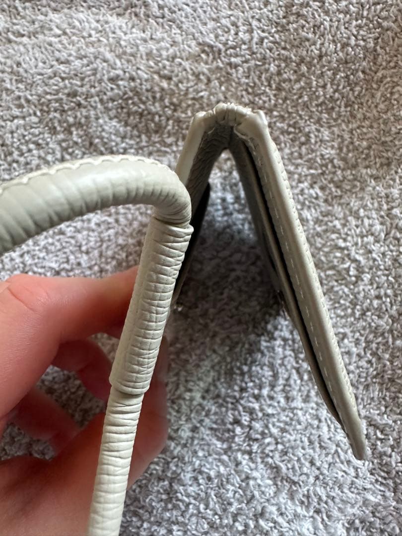 objcts.ioホワイトベージュスマホショルダー